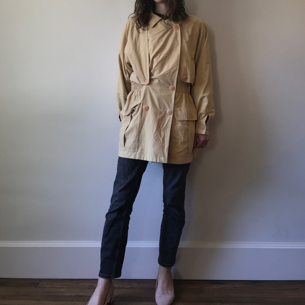 Short trench coat